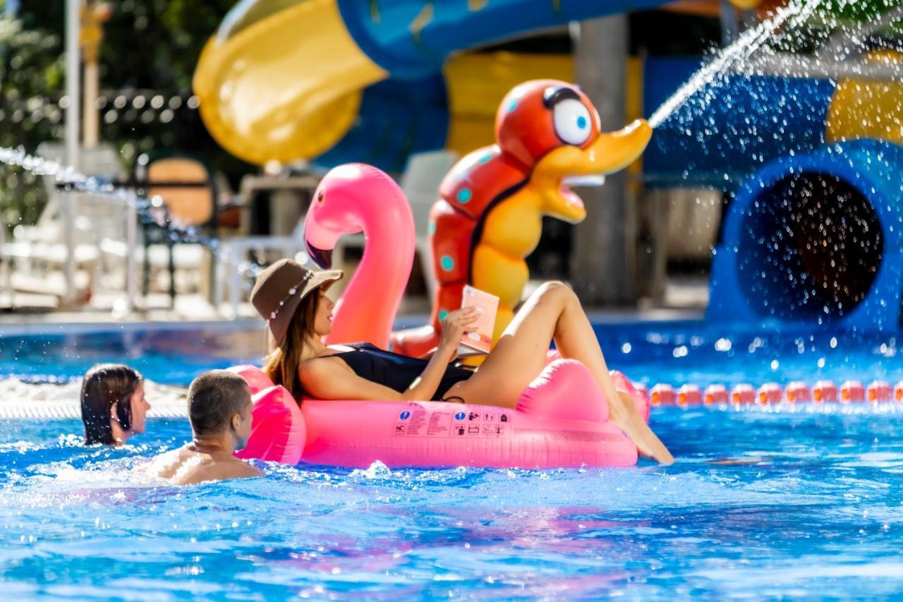 Prestige Deluxe Aquapark Club 4* גולדן סנדס